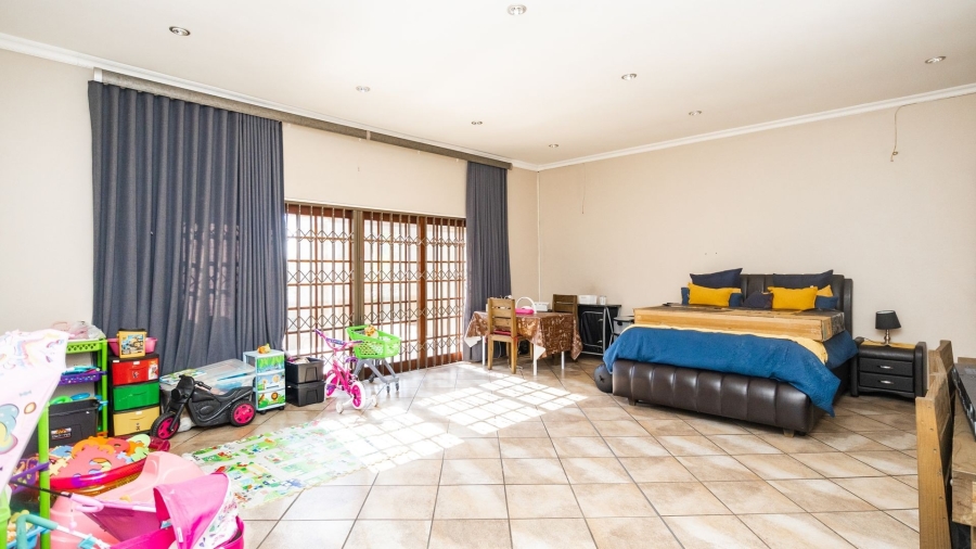 5 Bedroom Property for Sale in Protea Park North West